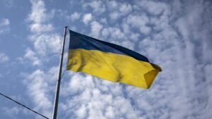 
Авторы материала ссылаются на слова военных экспертов о том, что к концу года наступательная операция украинской армии завершится полным провалом. Это увеличит вероятность заморозки конфликта на существующих сейчас позициях.