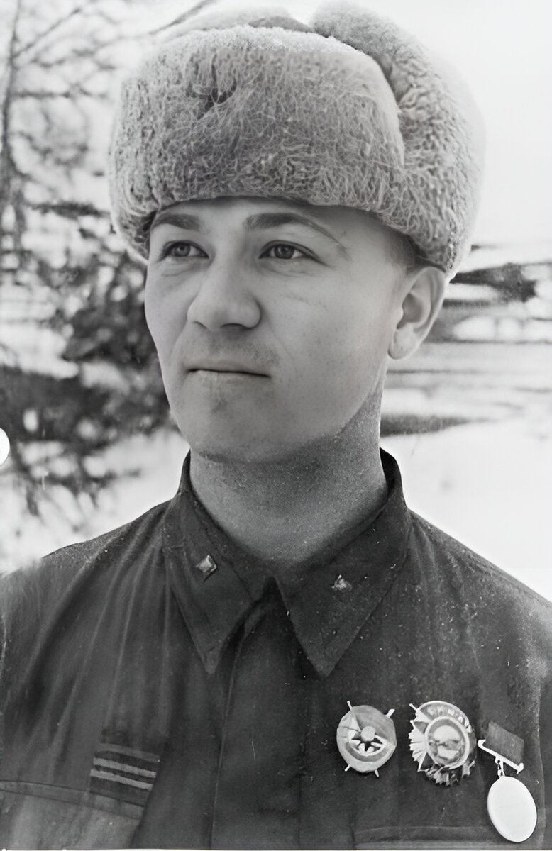 Младший лейтенант Николай Галушкин. Фото начала 1943 года