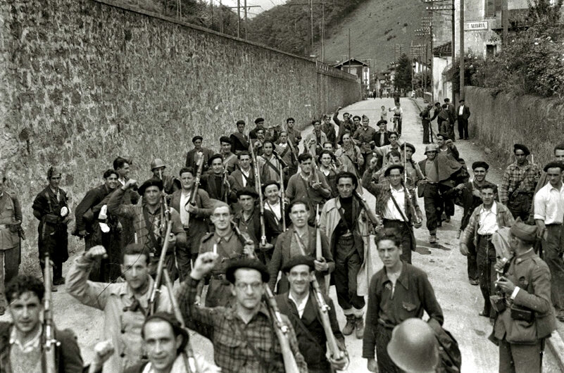 Баскские ополченцы в 1936 г. Фото https://commons.wikimedia.org/wiki/File:Grupos_de_milicianos_con_sus_armas_en_la_localidad_de_Alegia_(6_de_10)_-_Fondo_Marín-Kutxa_Fototeka.jpg