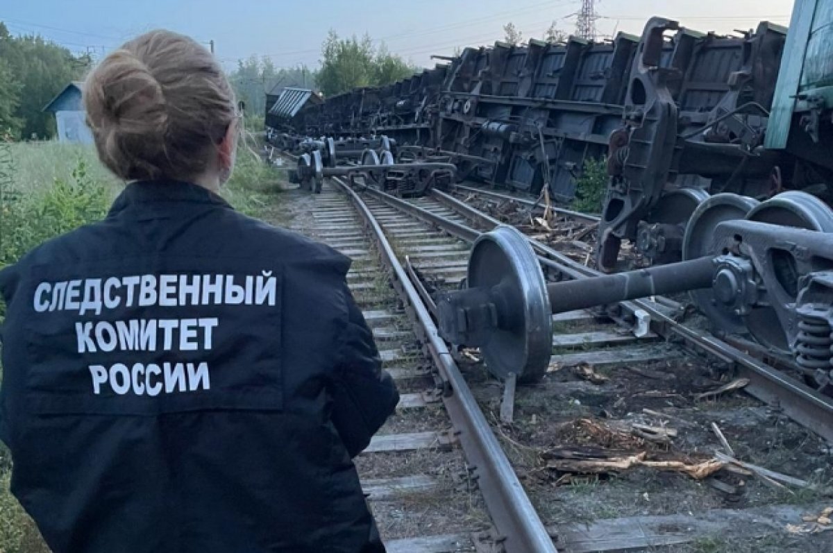    Под Тюменью 6 грузовых вагонов сошли с рельсов, 4 из них опрокинулись