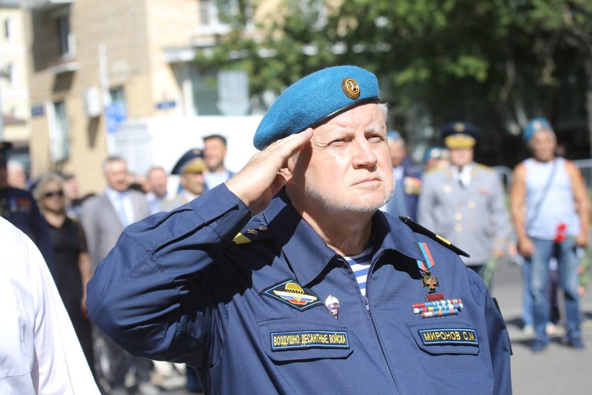 2 августа посетить памятник воинам-десантникам на улице Советской Армии в Москве стало для меня традицией