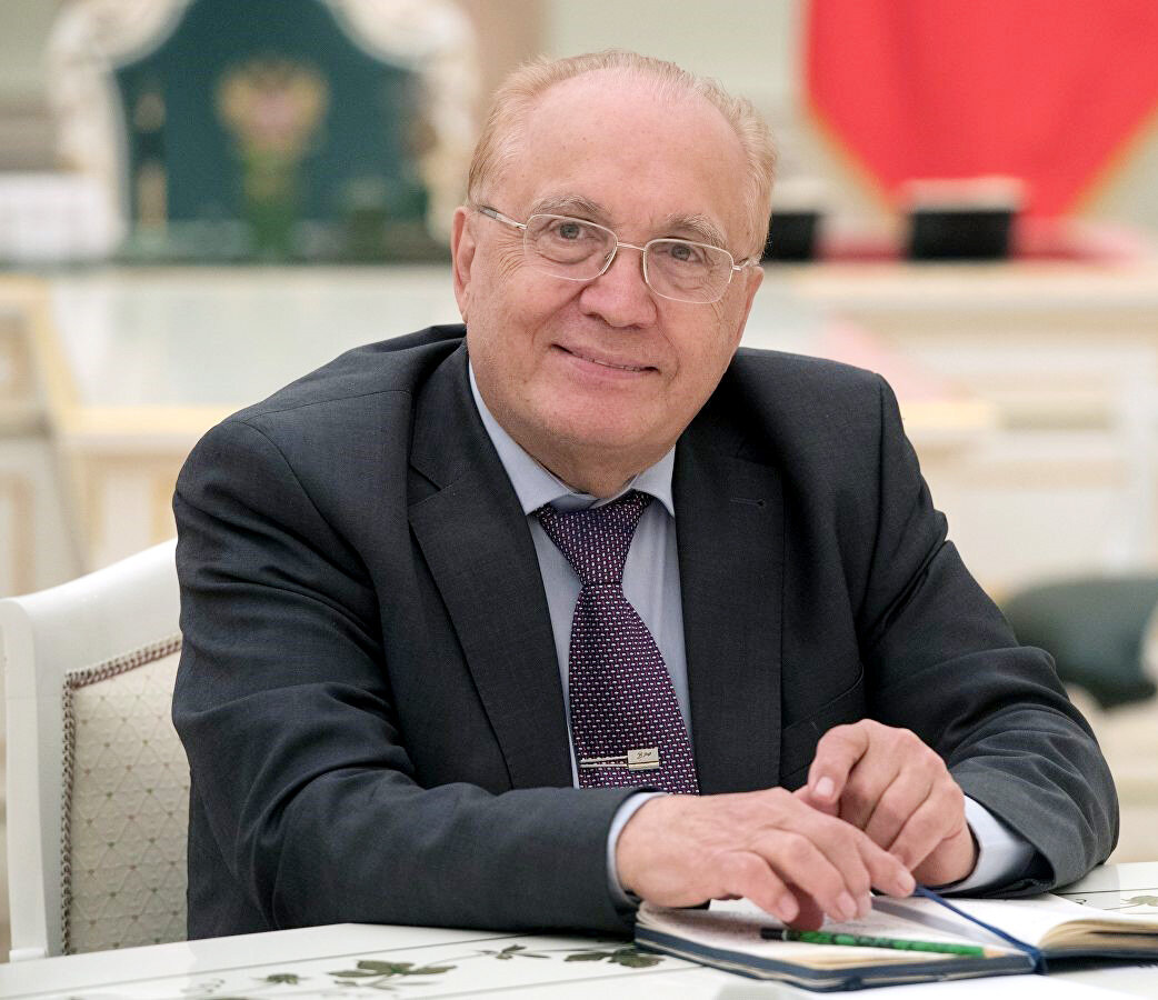 Виктор Антонович Садовничий (род. 3 апреля 1939, село Краснопавловка, Харьковская область, Украина) — математик, ректор Московского государственного университета им. М. В. Ломоносова с 23 марта 1992 года