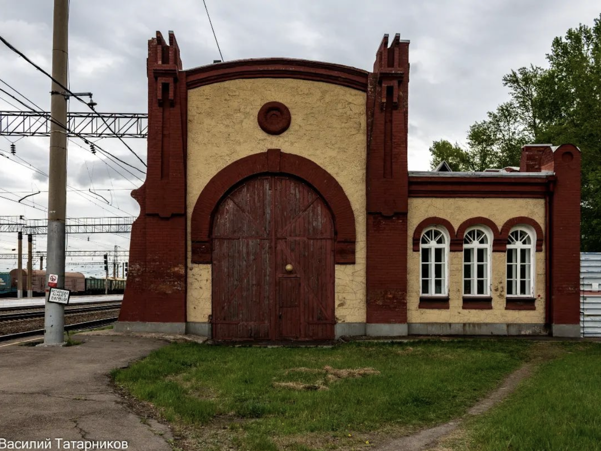 
«Иркутский блог» продолжает освещать тему главной угрозы для архитектурного наследия Иркутска — массового сокращения реестра выявленных памятников, среди которых подавляющее большинство — средовая...-65