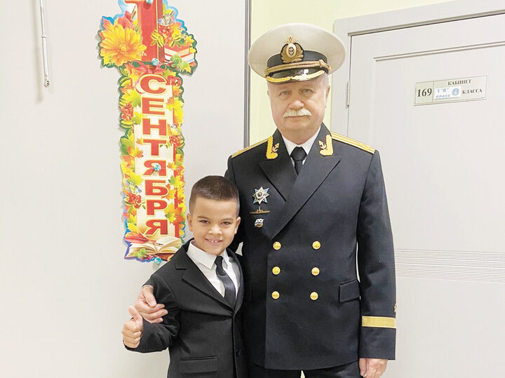     Игорь Локоть с внуком. / Из личного архива