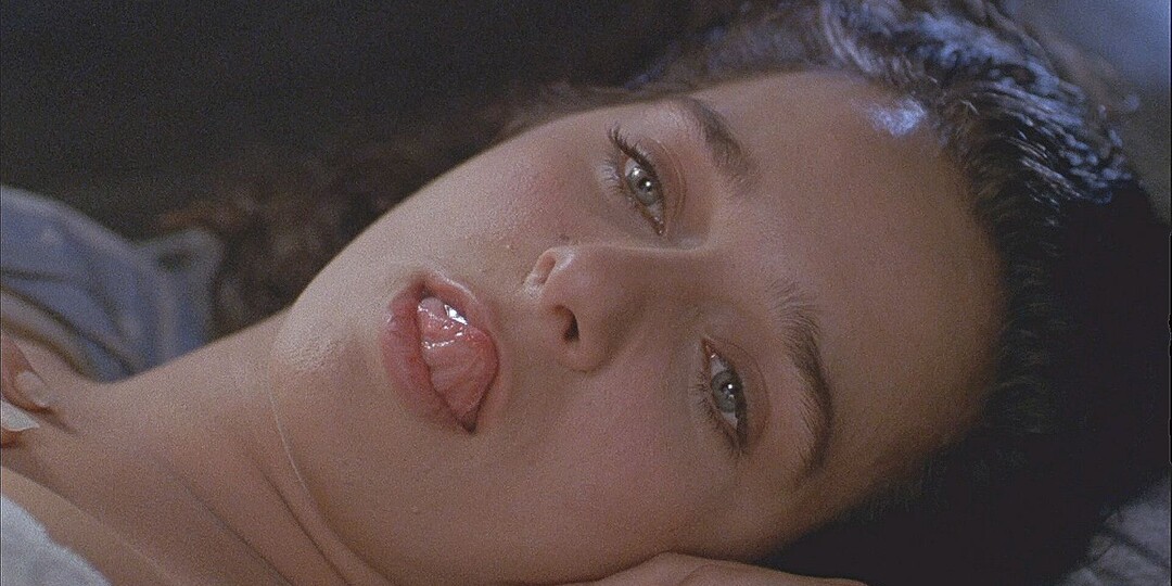 Куда пропала соблазнительная Валерия Голино из фильма "Горячие головы" ?