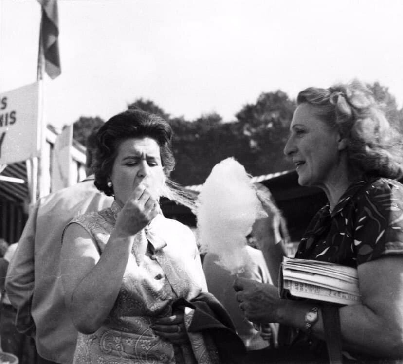 Ирина Александровна Антонова и Лидия Николаевна Делекторская в Париже