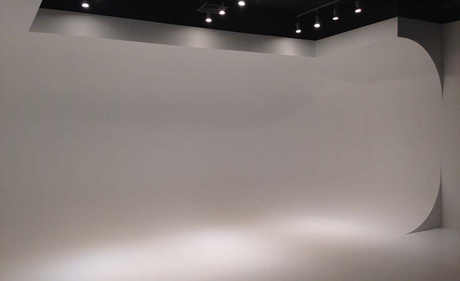 Круговая циклорама с переходом в потолок