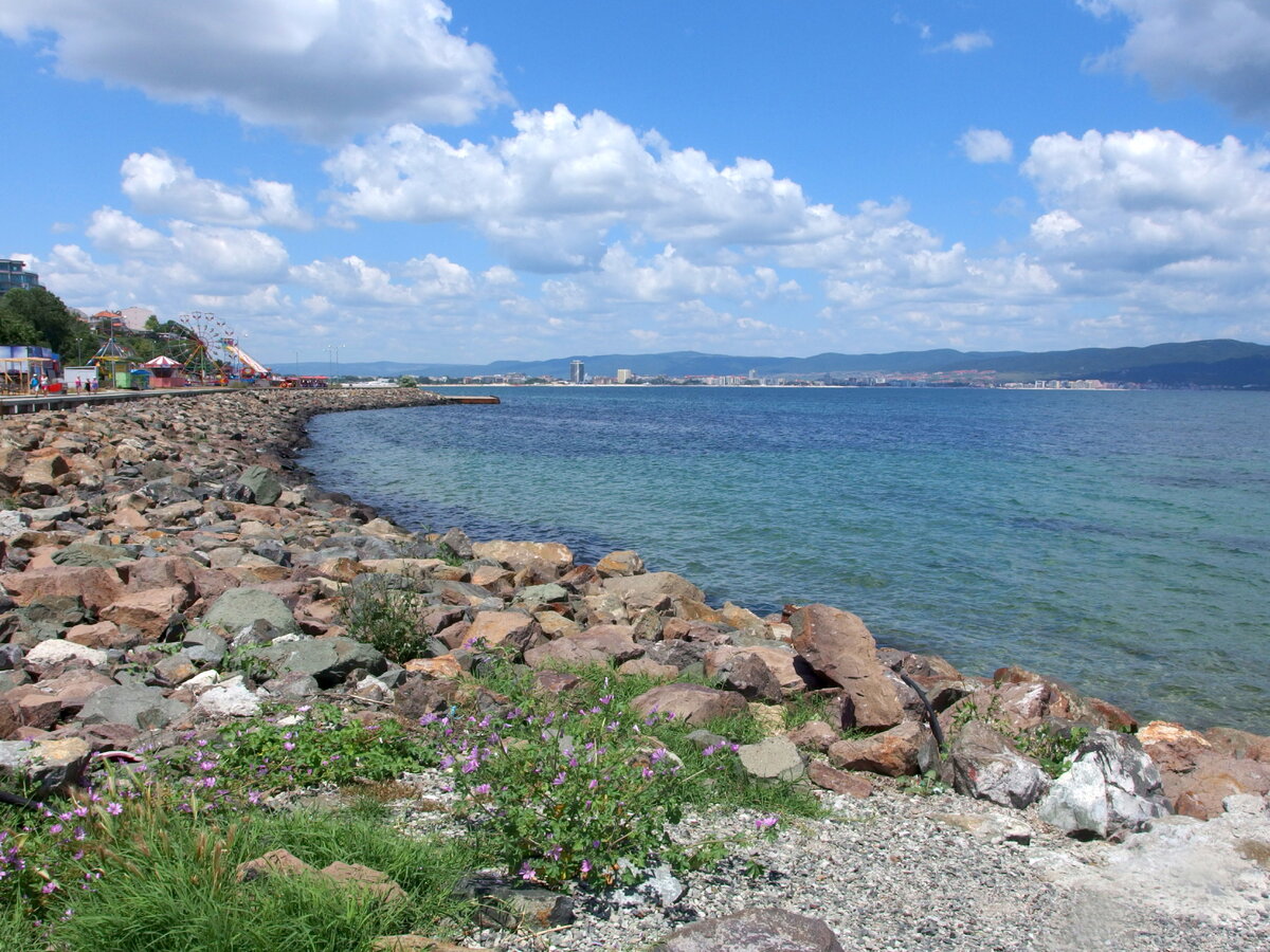 Несебр https://upload.wikimedia.org/wikipedia/commons/3/30/20140612_Nesebar_001.jpg