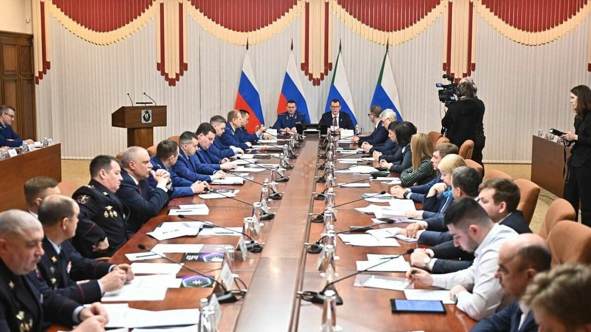     Михаил Дегтярев вместе с заместителем Генерального прокурора России Дмитрием Демешиным приняли участие в форуме «Профилактика и противодействие кибермошенничеству».