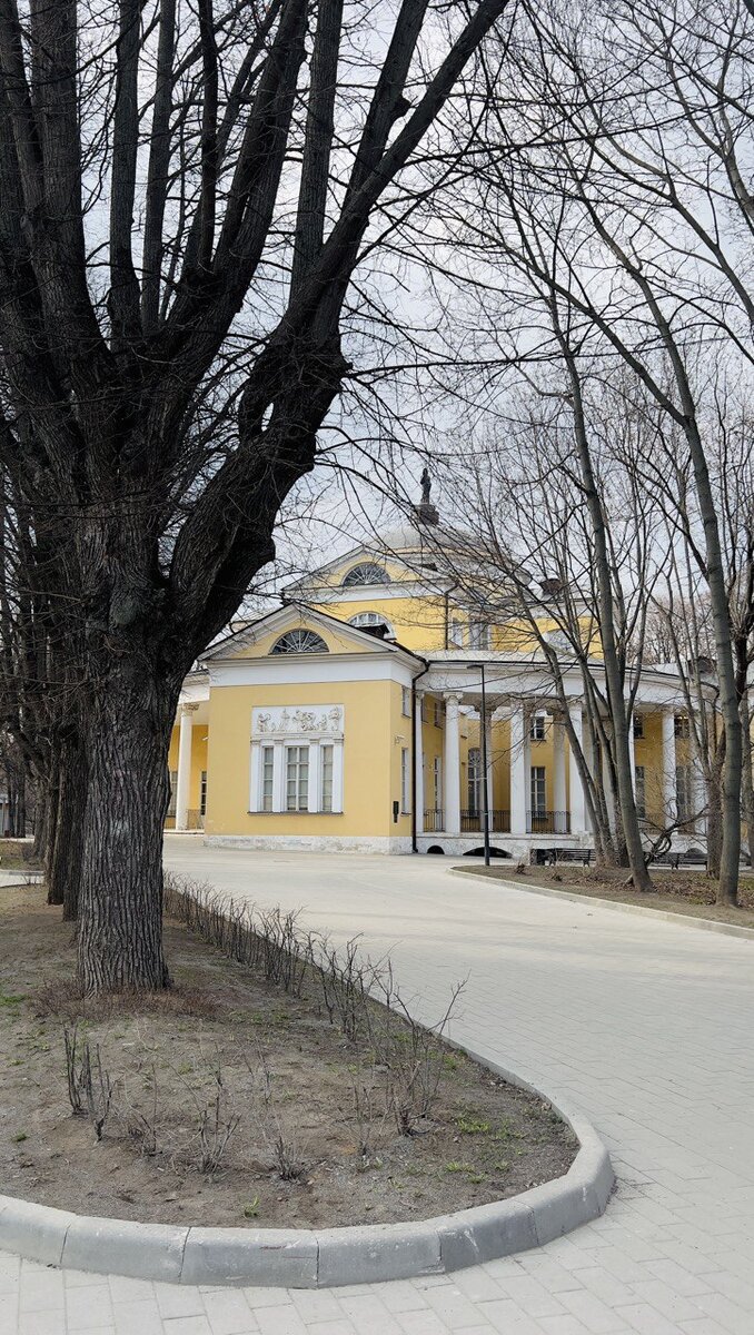 Главный дом усадьбы Люблино