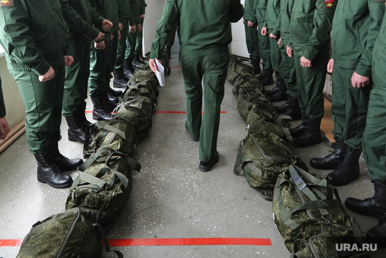    Ранее Госдума одобрила законопроект об электронных повестках