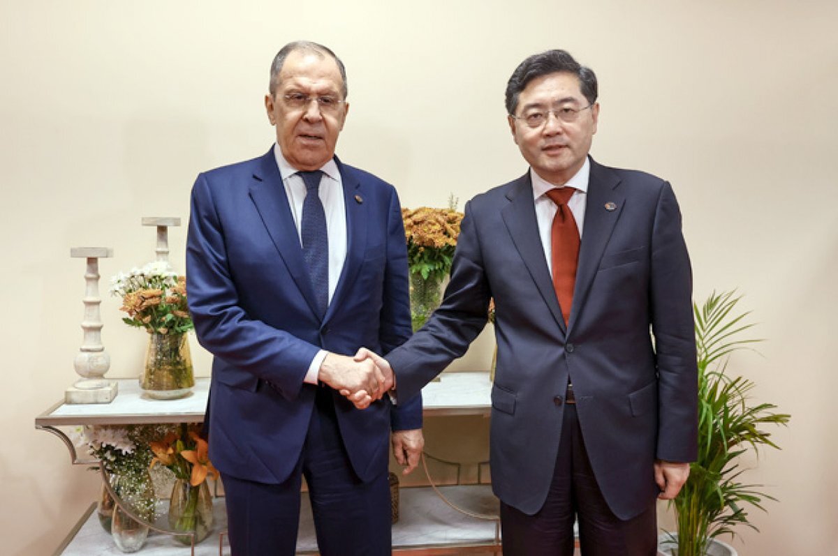    Министр иностранных дел РФ Сергей Лавров и глава МИД КНР Цинь Ган.