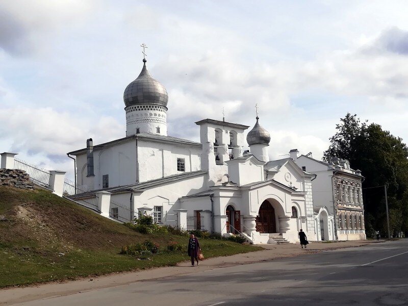 Церковь Варлаама Хутынского (Псков). Архитектура Пскова Варлаама Хутынского. Хутынский монастырь Псков. Монастырь Варлаама Хутынского Великий Новгород.