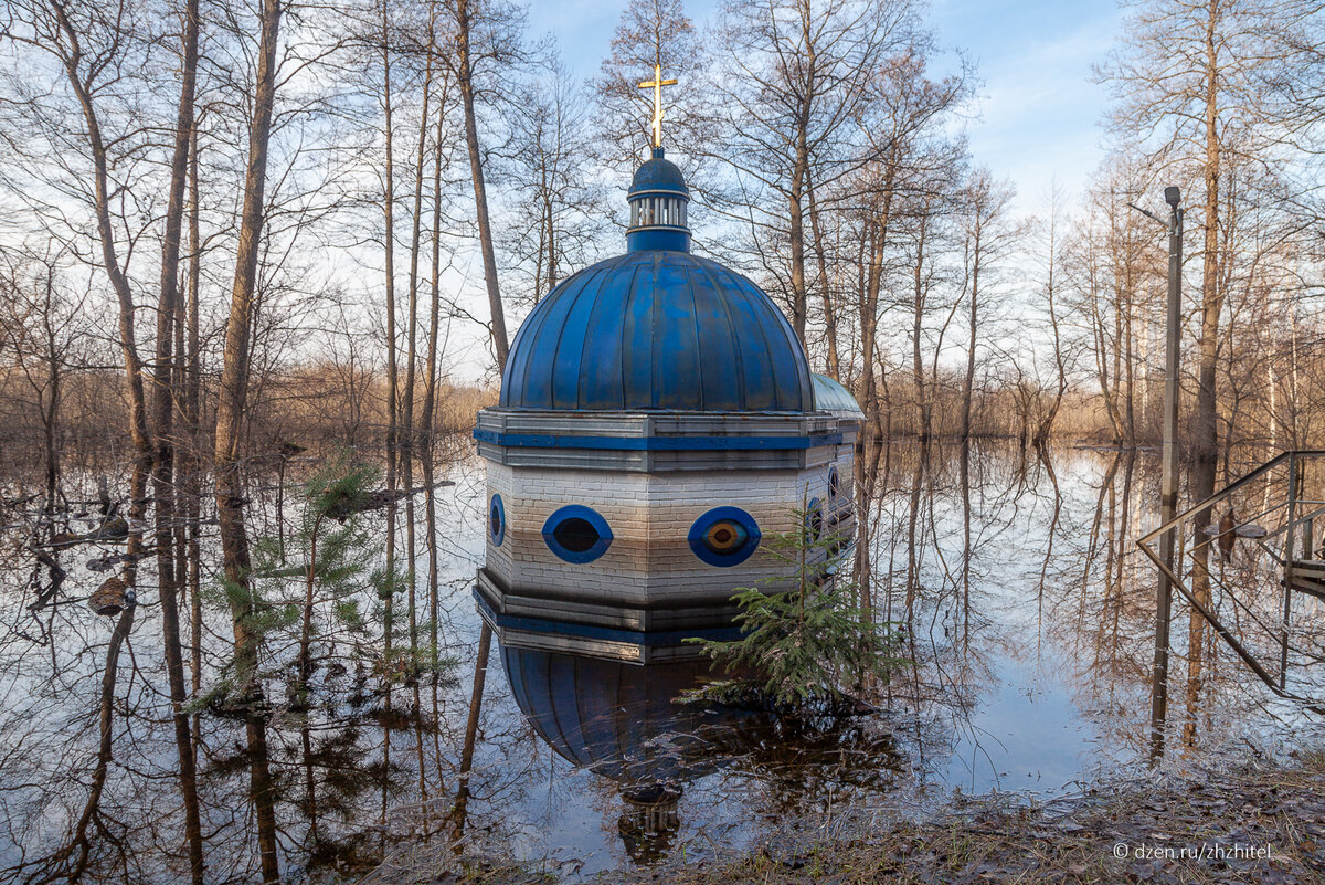 Затопленная часовня на волге