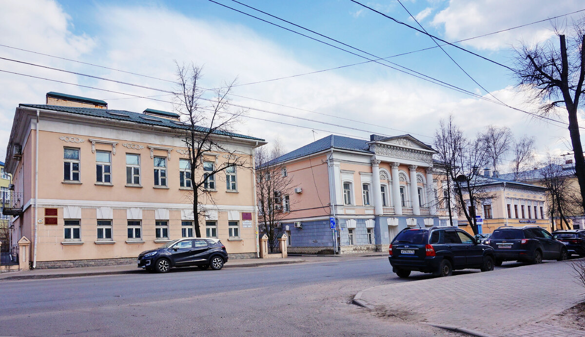 Ансамбль «трёх старинных особняков» на Республиканской улице Ярославля