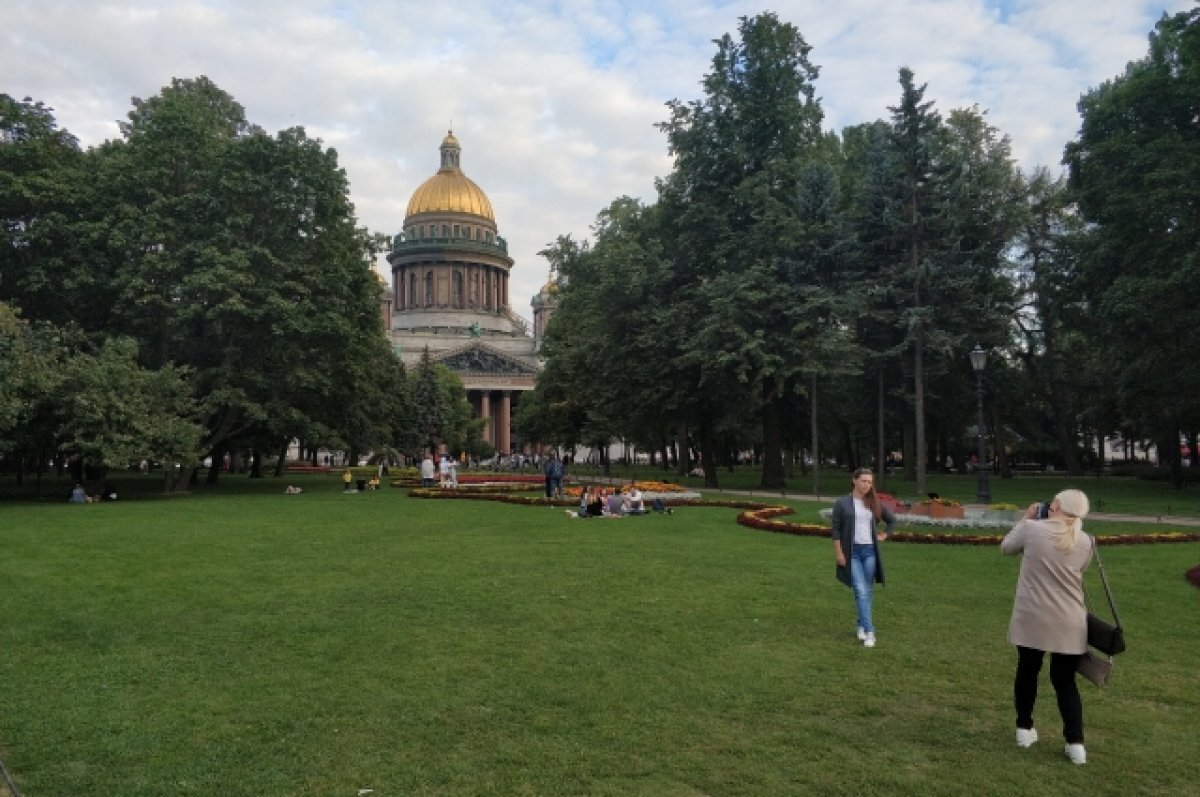    Петербург стал лидером среди городов для туризма на майские праздники