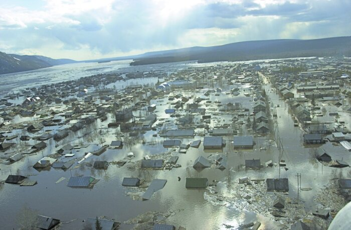 Фото: ВДПО.РФ. Наводнение в Ленске-2001 