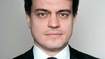     Александр Усс ушел в отставку. Вместо него временно исполняющим обязанности губернатора станет Михаил Котюков, который является заместителем министра финансов России.