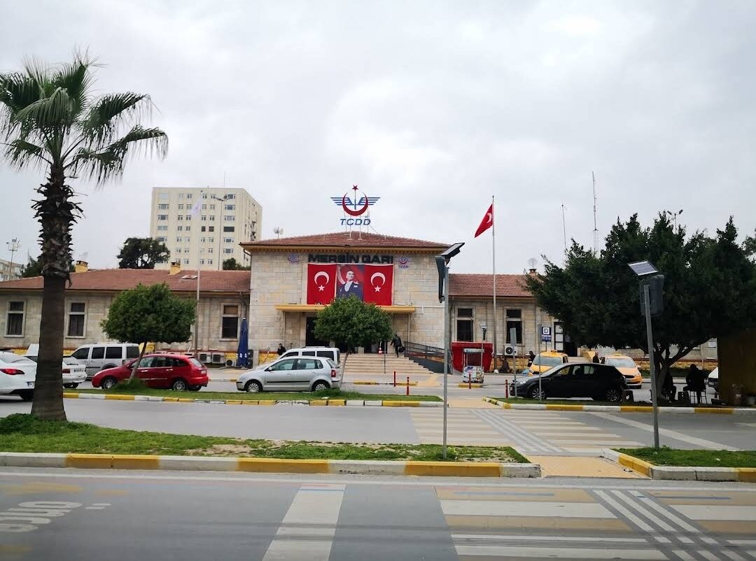 Железнодорожный вокзал в Мерсине.