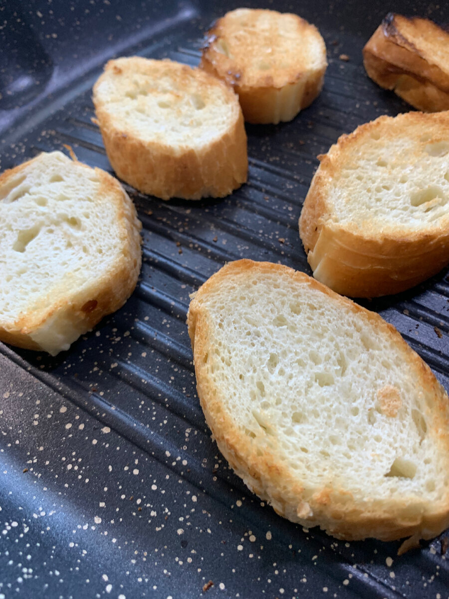 Брускета с печёным болгарским перцем и сыром. Изысканный вкус. Рецепт  попросят обязательно! | Переехали из города в село🏡 осуществили мечту |  Дзен