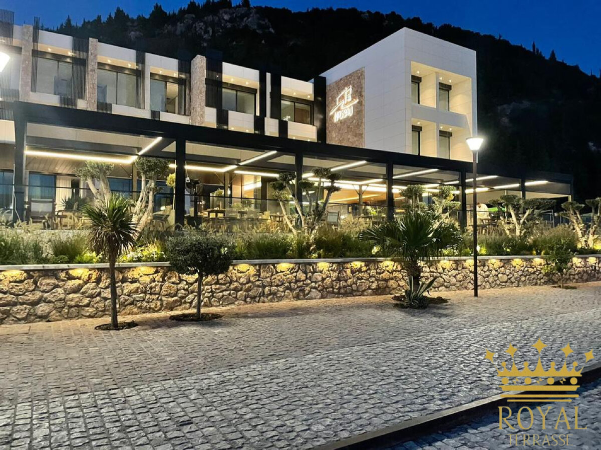 Пергола у гостиницы