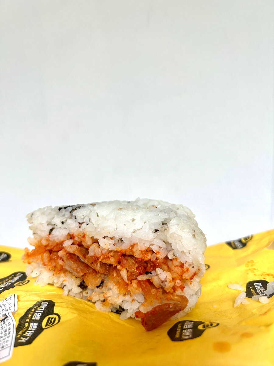 Бургер не очень любит фотографироваться. 