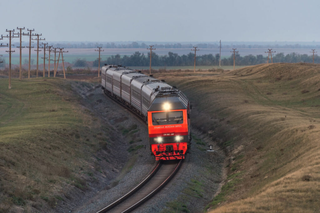 Поезд «Таврия» в районе Владиславовки. Фото: пресс-служба ГСЭ