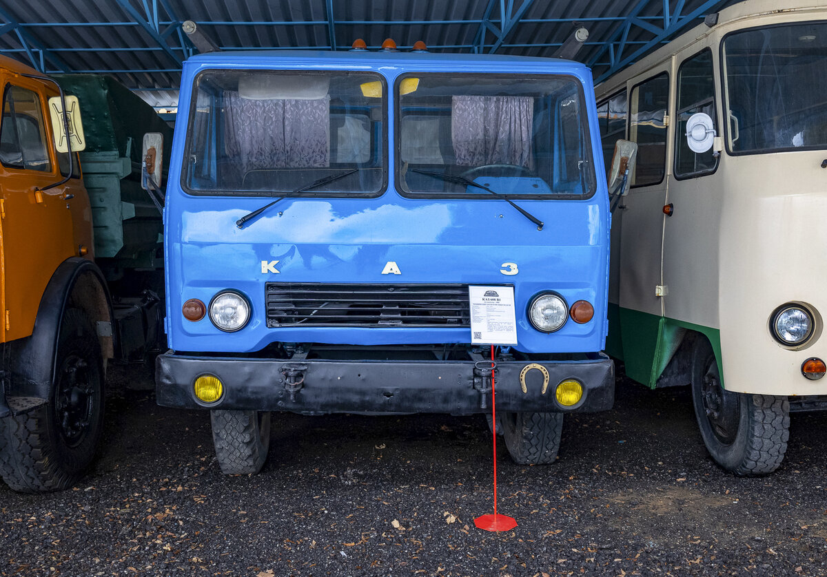    «Колхида» КАЗ-608 В1 - седельный тягач, выпускавшийся на Кутаисском автомобильном заводе. Автомобиль 1985 года выпуска оснащён карбюраторным 4-тактным двигателем ЗИЛ-130Я5.   
Светлана Парфенова