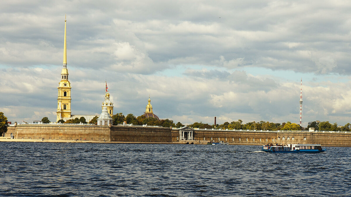 Петербург особенно красив с воды