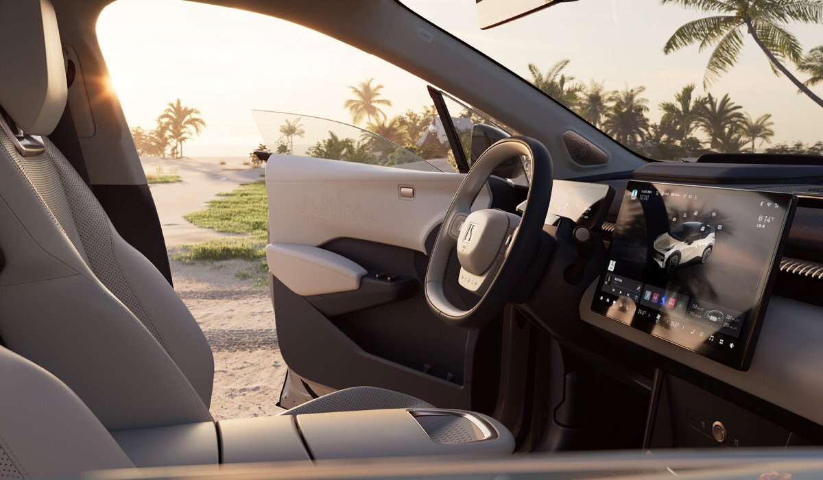     Электрокроссовер получил двери без оконных рамок и передвижной тачскрин мультимедийной системы