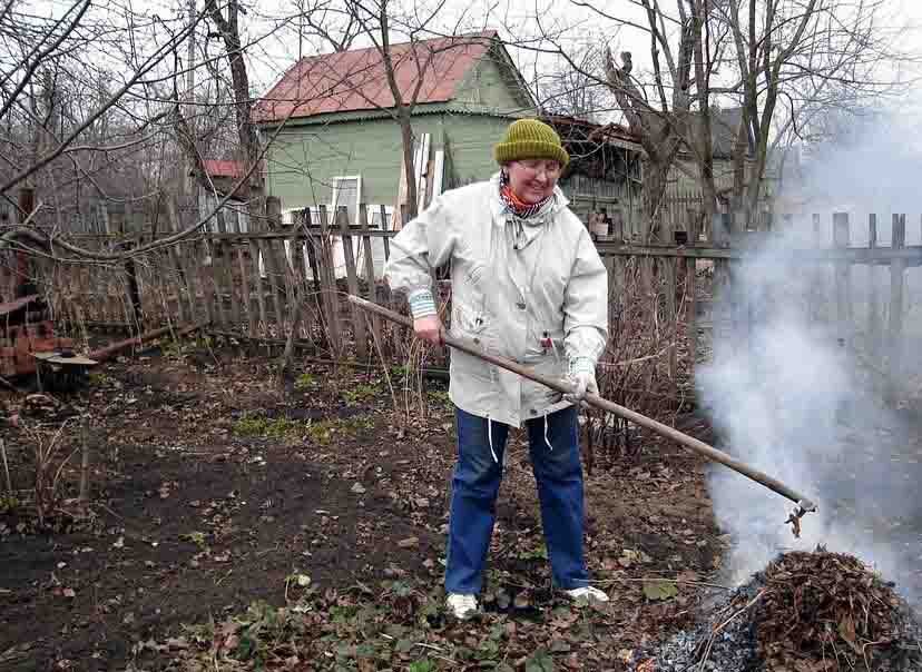 Приборка на участке.
