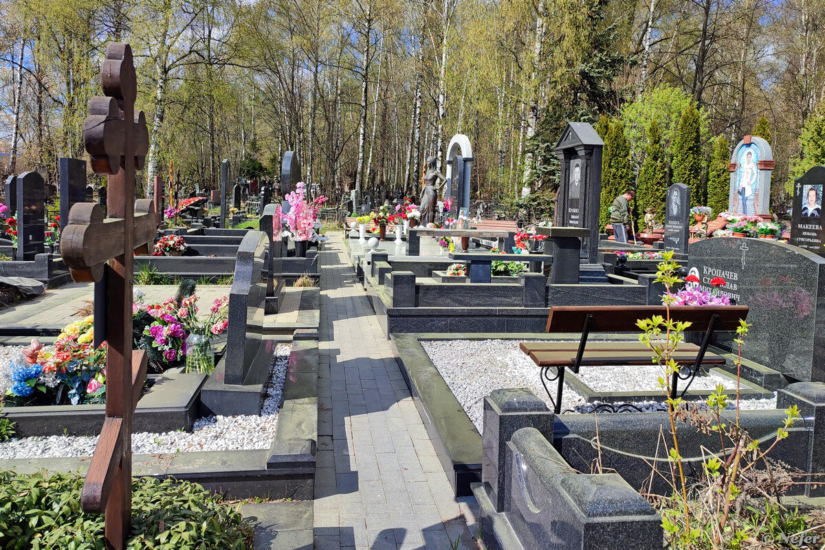 ФОТО: На могиле Жанны Фриске установили памятник