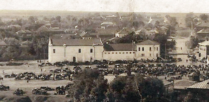 Дом купцов Поповых на Торговой площади.