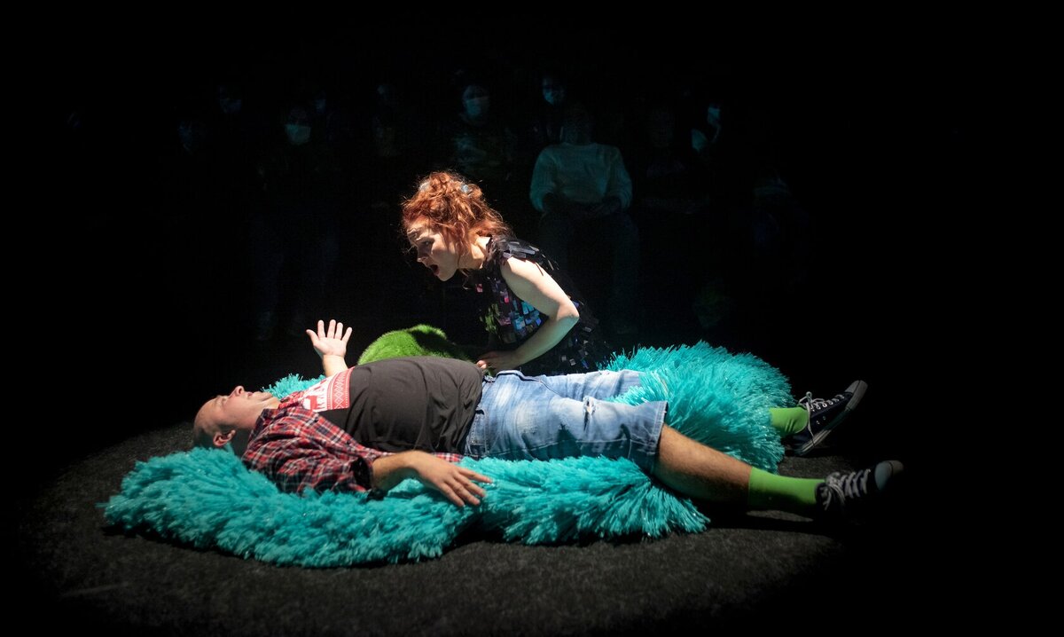 Спектакль юморной. Забавная пьеса. Театр маяковского спектакли. Моцарт и сальери спектакль. Забавная пьеса.