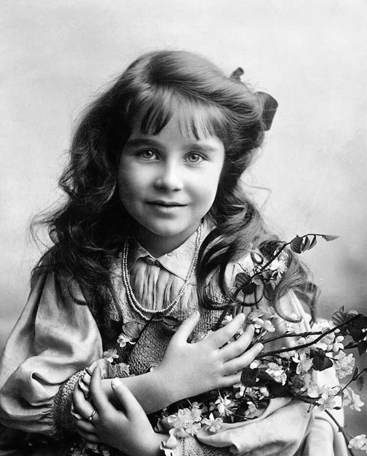 Елизавета в возрасте 7лет 1907год 