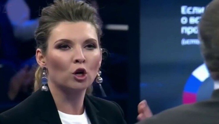 "Куда же подевалась наша хваленая военная техника?" - журналист Медведев не побоялся адресовать этот вопрос властям