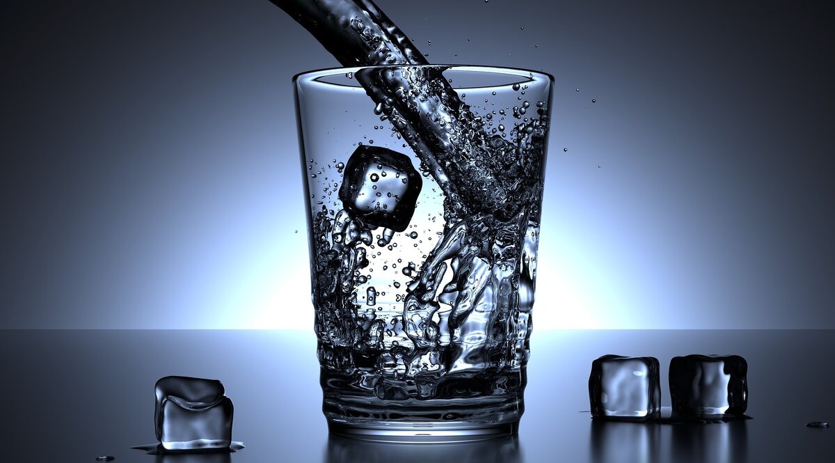 Почему не следует пить много воды?  Мы разберемся, почему превышение дневной нормы потребления воды может быть опасным для здоровья.