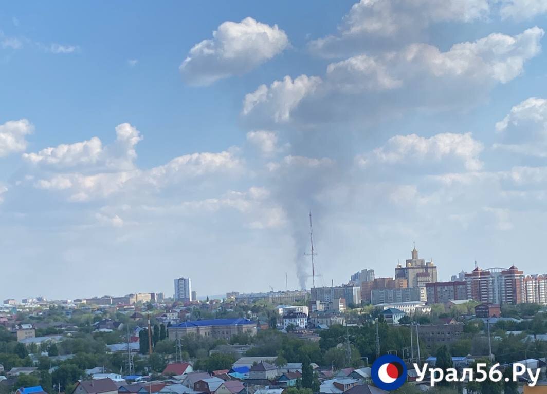    В Оренбурге горела сухая трава в районе заброшенного лагеря «Заря»