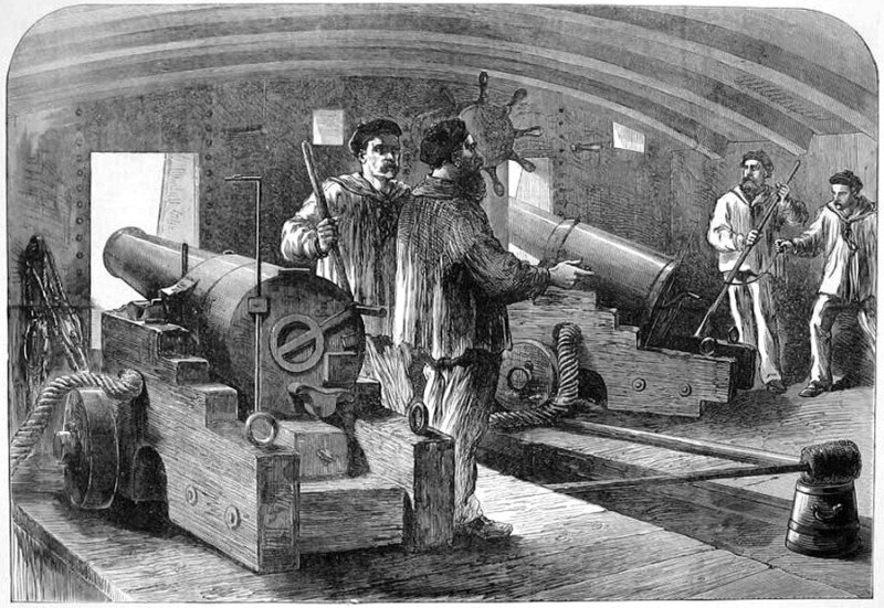 Внутри плавучей батареи.