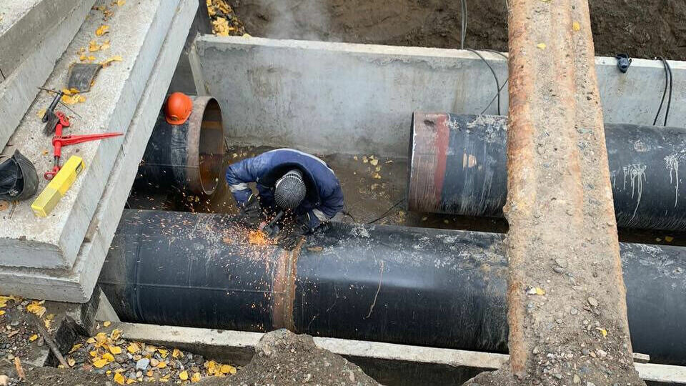     В домах некоторых красноярцев появились объявления об отключении отопления и горячей воды с 15 мая. Их разместили несколько УК.