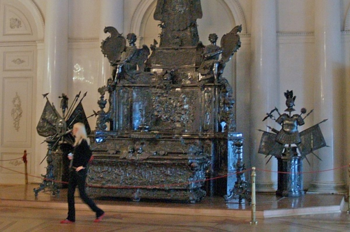    Названы сроки переноса раки Александра Невского в Троицкий собор