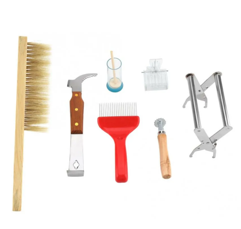 Зачем современному пчеловоду ролик для прикатки проволоки,не знаю, но набор стоит в районе 4000 р.