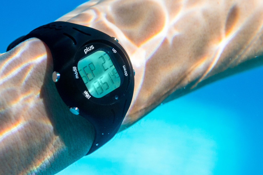 Плавание час. Часы Swimovate POOLMATE 2. Suunto Swim часы для плаванья. Наручные часы Swimovate POOLMATE Blue. Наручные часы Swimovate POOLMATE Grey.