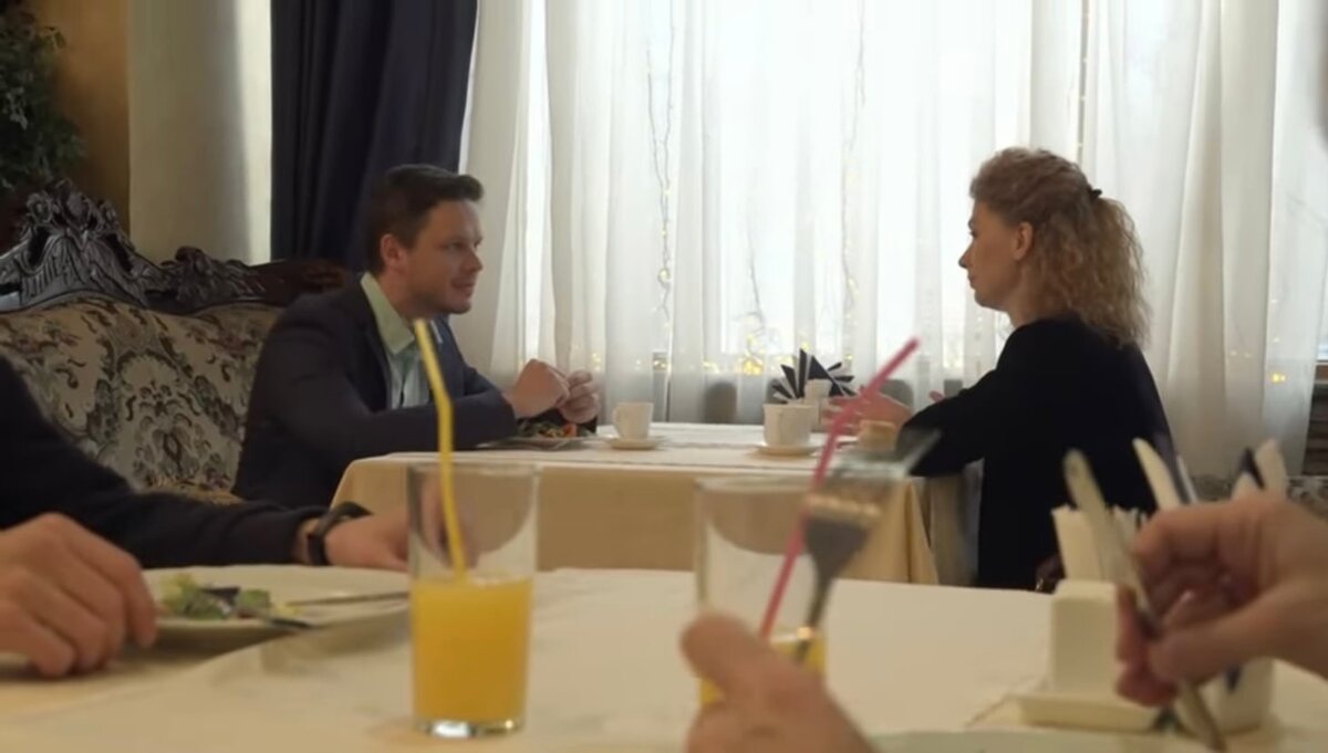 - А настоящий отец ребёнка? С ним что-то не так?