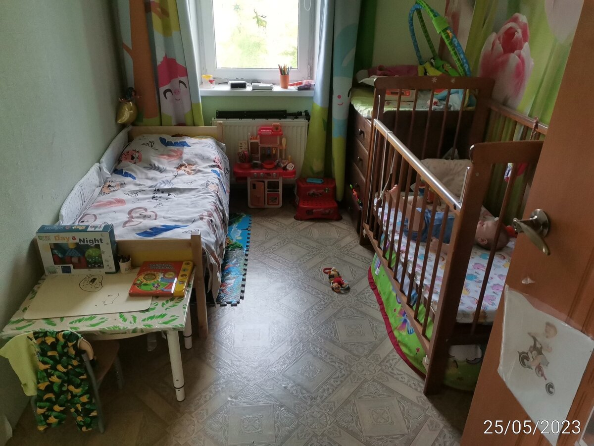Пока мебель в детской поставили так