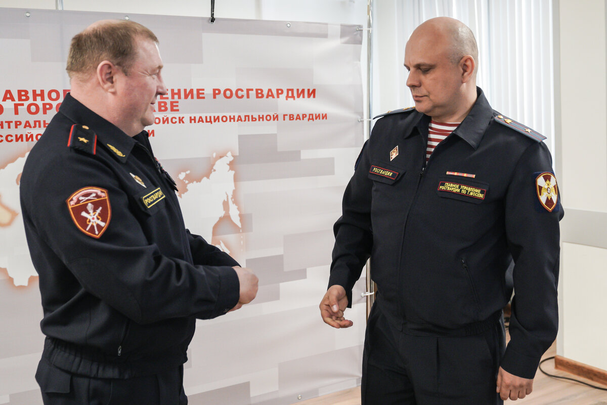 Руководитель росгвардии по москве. Генерал полиции. Медали Росгвардии. Форма сотрудника Росгвардии. Росгвардия фото.