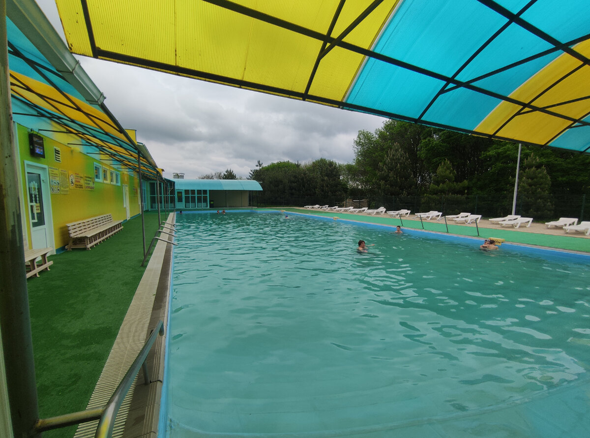 Главное преимущество этих терм - мало посетителей. Вот так немноголюдно даже в субботу.