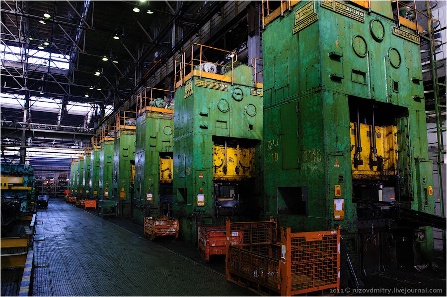 крамз кузнечно прессовый цех. пресс гидравлический 600 тонн. автоваз прессовый цех. стеклопакетная линия нептун. литейный цех чкпз.