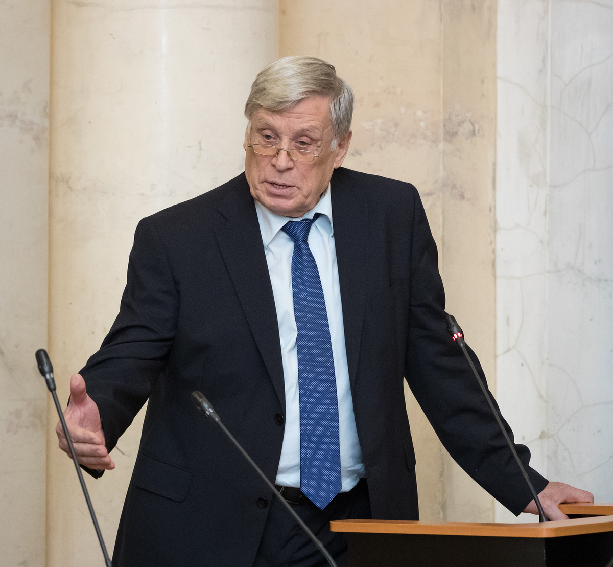Научный руководитель ЛРБ ОИЯИ Евгений Красавин