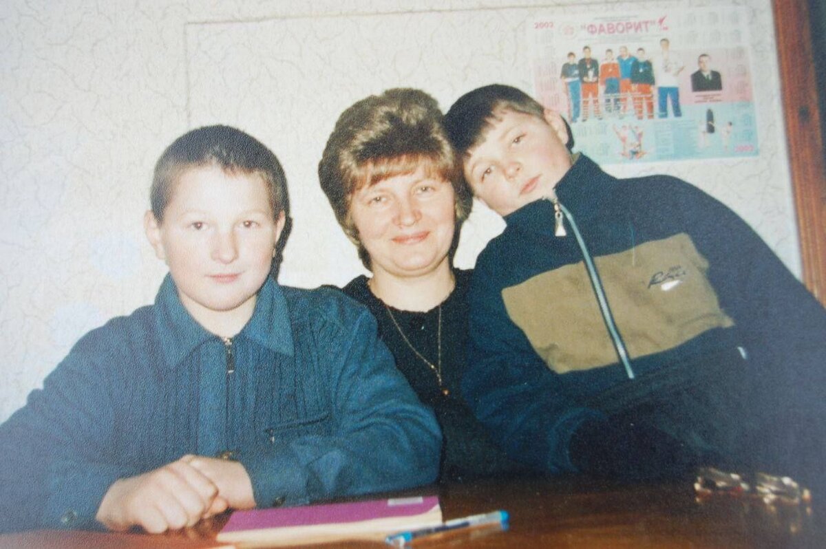 На фото Александра Геннадьевна, а также Владимир и Петр Минеевы.